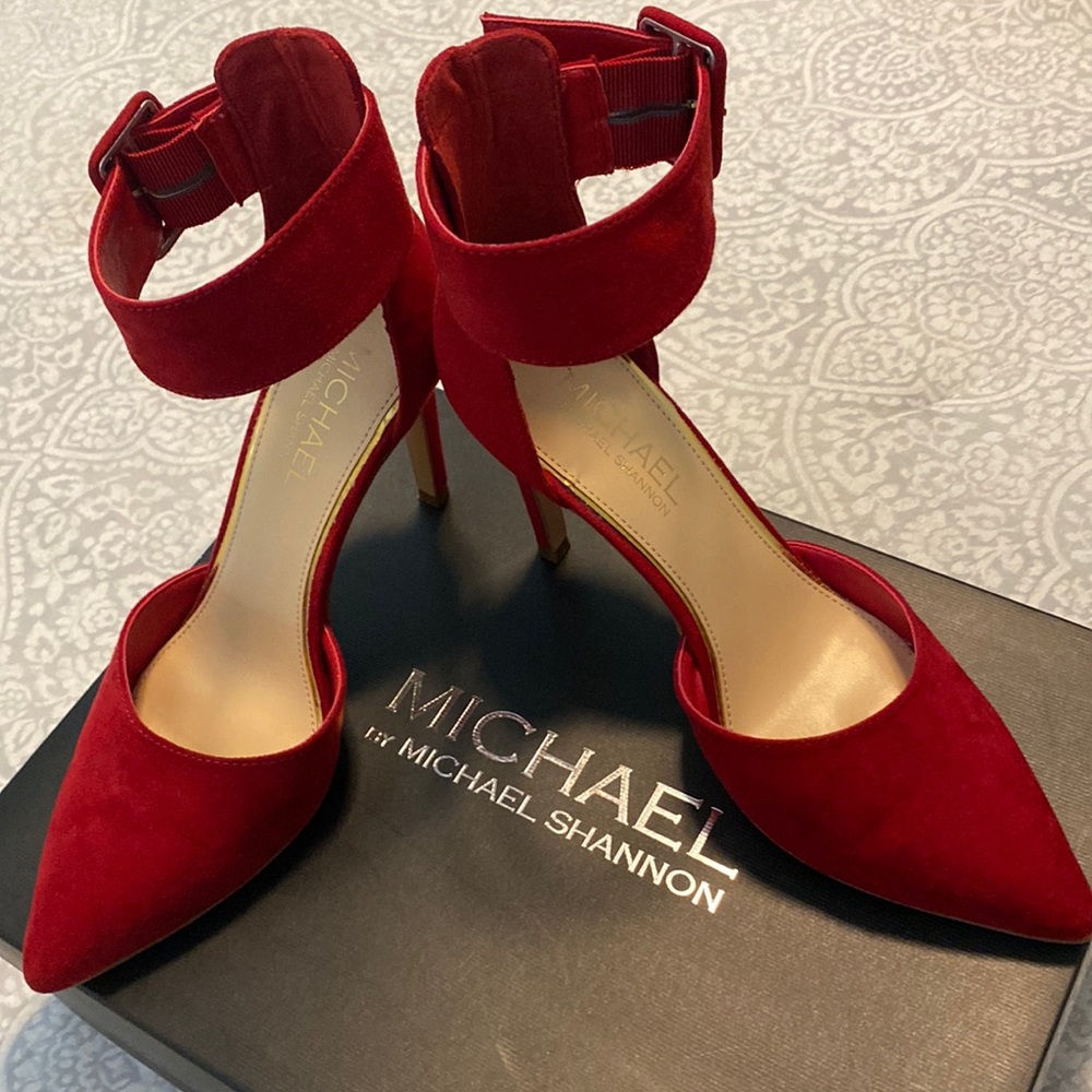 Michael by Michael Shannon red velvet heels in size 7